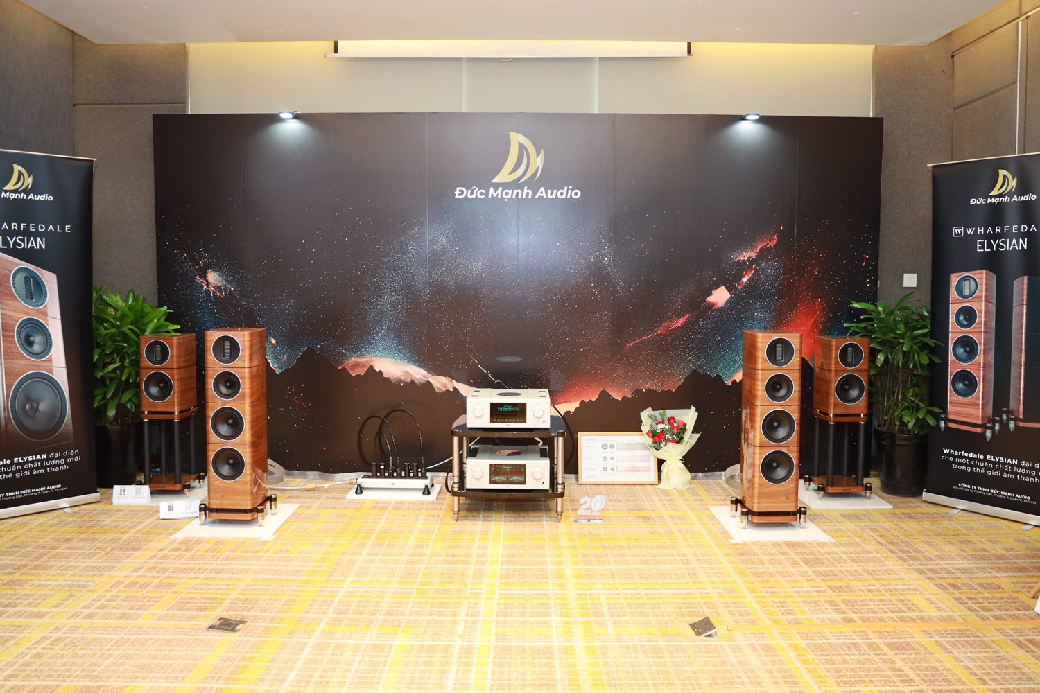 Phòng demo của Đức Mạnh Audio: Trình diễn các thiết bị của Wharfedale, T+A, Cabasse, Bang & Olusen, JBL, Mission, Audiolab...