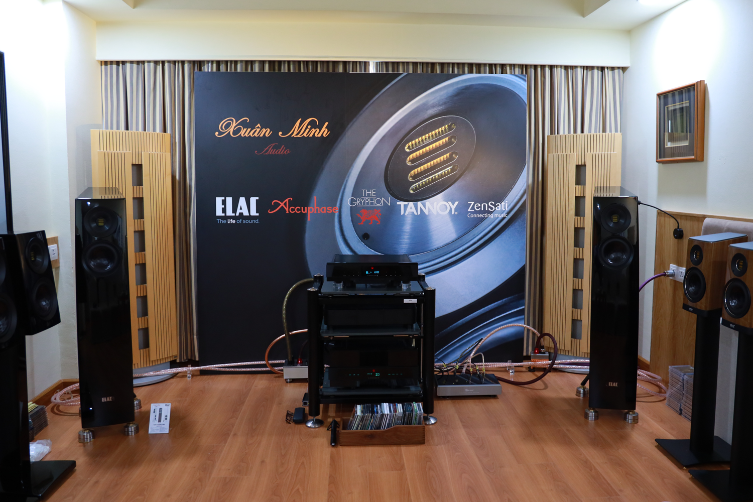 Phòng demo Xuân Minh Audio: Trình diễn các thiết bị của: Elac, The Gryphon, Zensati và Telos Audio Design...