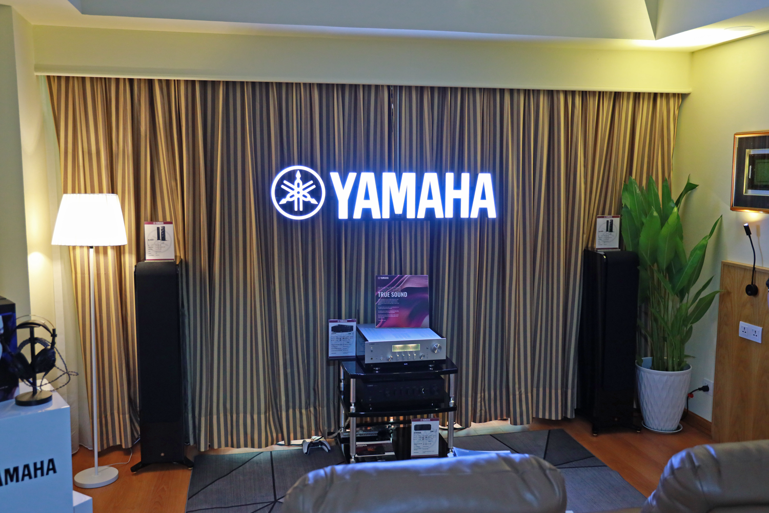 Không gian demo hệ thống nghe nhạc của Yamaha