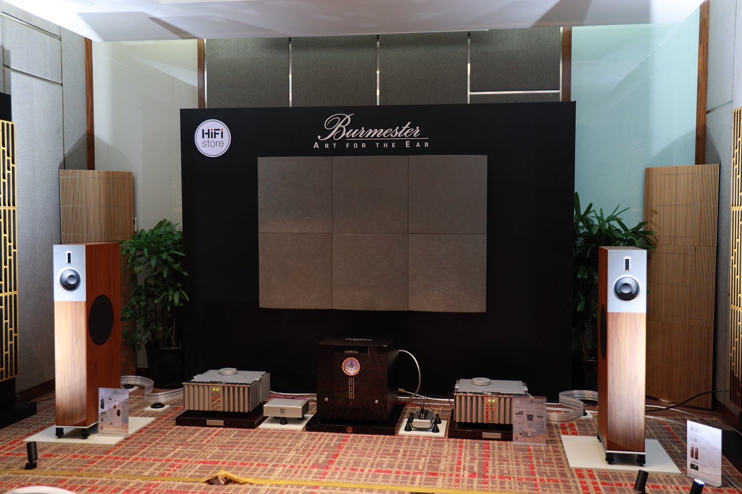 Phòng demo của Hifi Store: Trình diễn các thiết bị của Burmester Nordost, Stromtank, Artnovion...