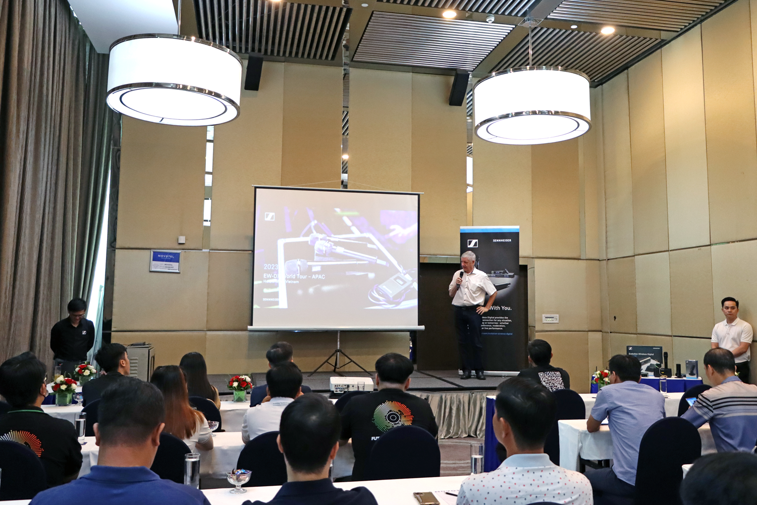 Ông Bjarne Pedersen - Giám đốc điều hàng Danmon Asia phát biểu tại buổi ra mắt dòng sản phẩm Sennheiser EW-DX