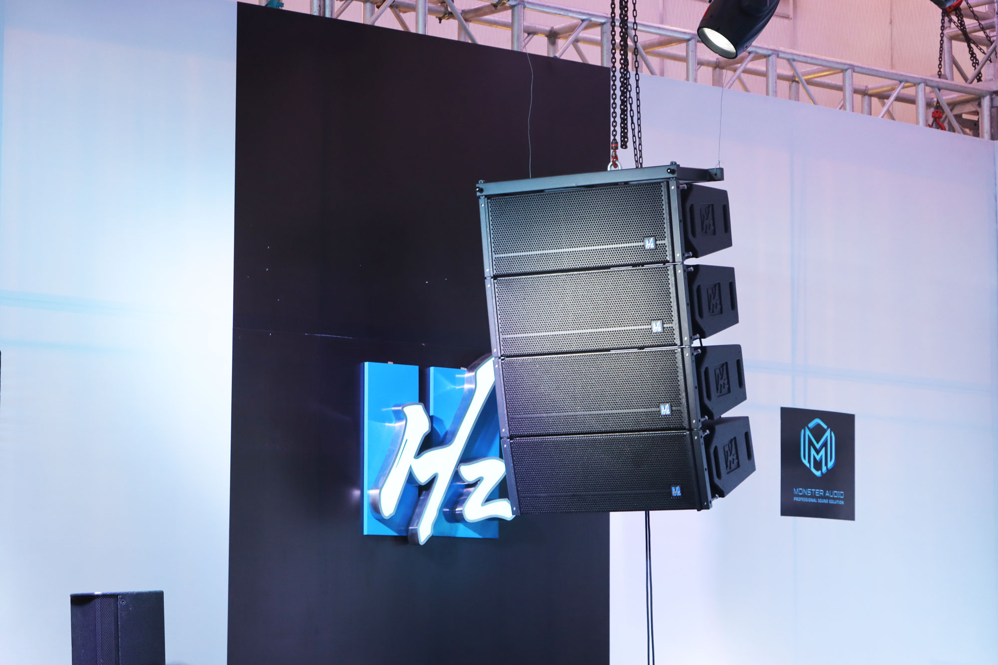 Loa line array của Hz