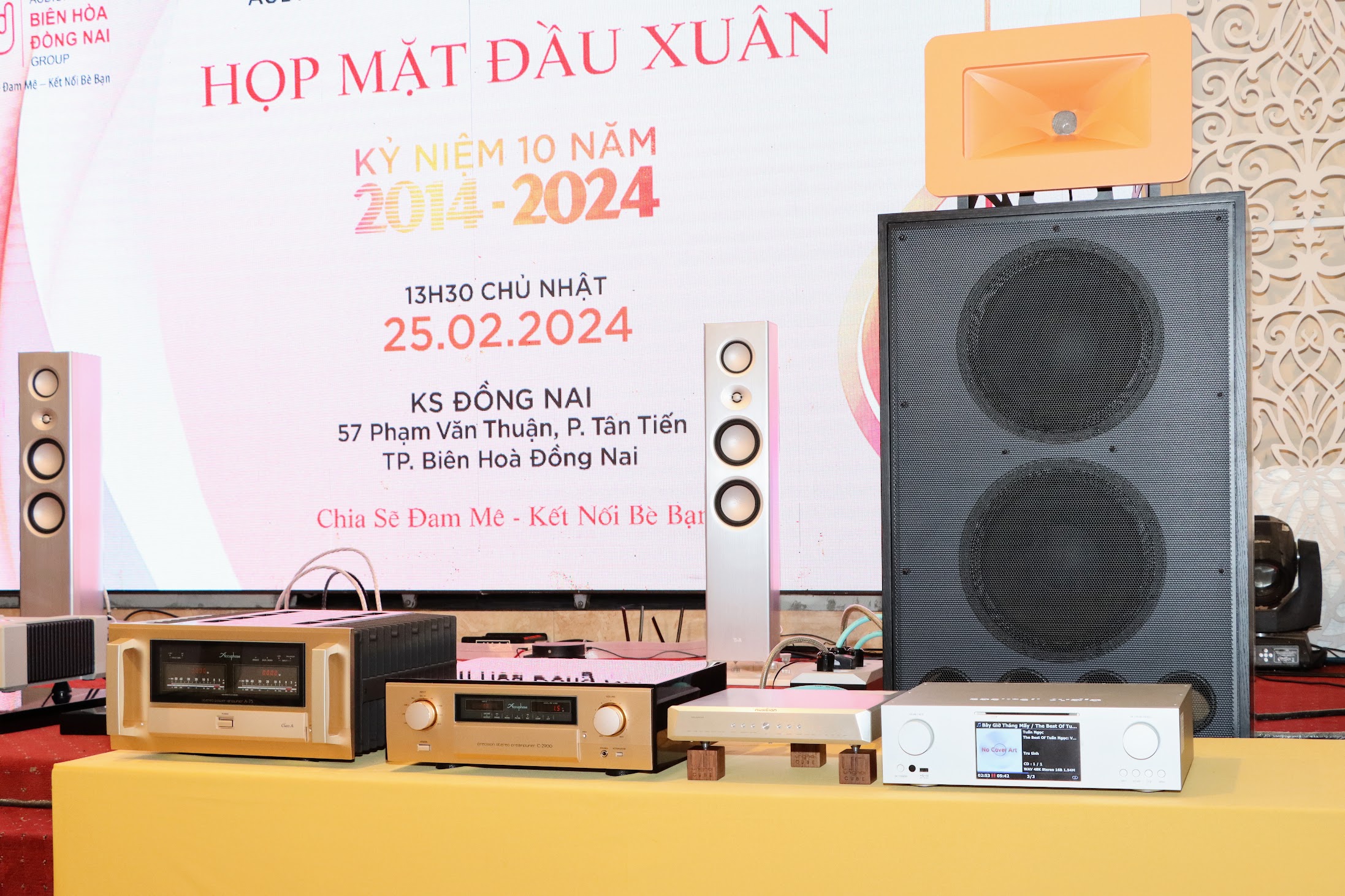 Music Server X50 Pro của Cocktail Audio, giải mã tín hiệu Aquarius Musician, Pre Accuphase C2900 và ampli công suất Accuphase A75.