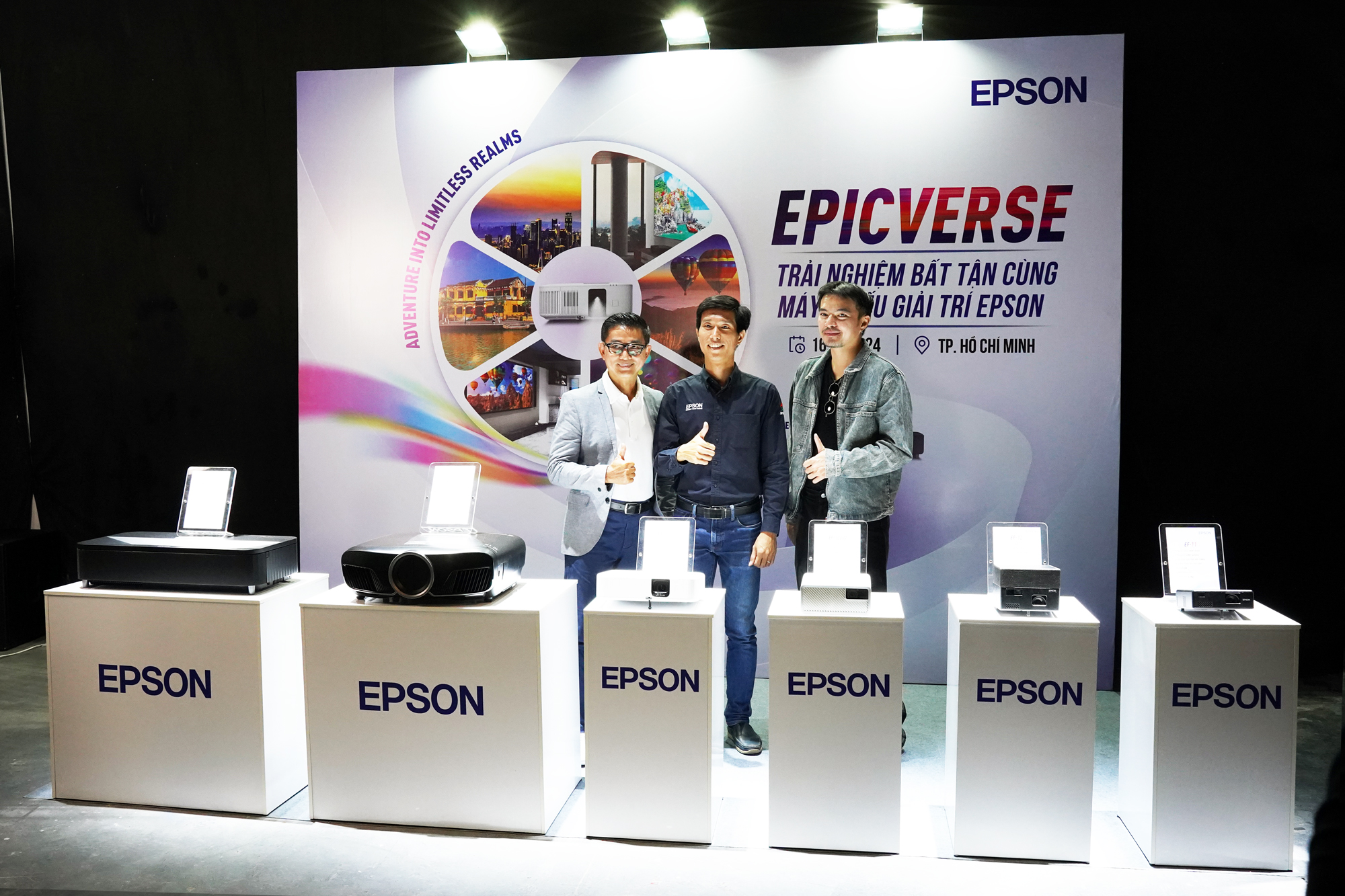 Talkshow với sự góp mặt của Lifestyle Blogger Lý Thành Cơ, Anh Nhựt Hùng - Chuyên gia Nghe nhìn và anh Huỳnh Lý Quang Vũ - Đại diện Epson.