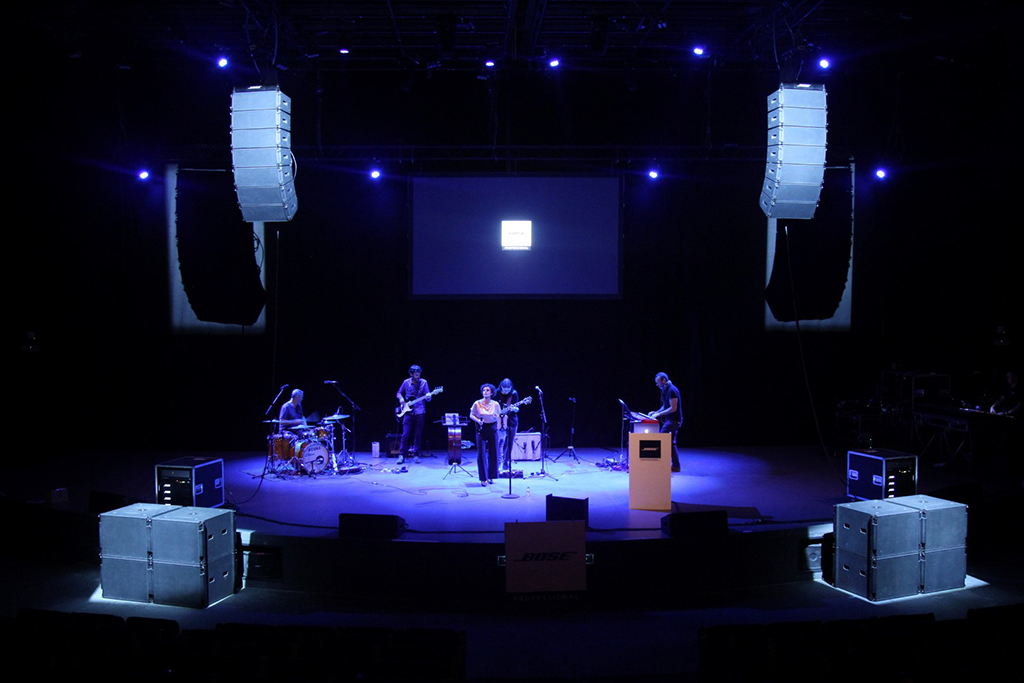 Hệ thống line array Bose Professional ArenaMatch DeltaQ.