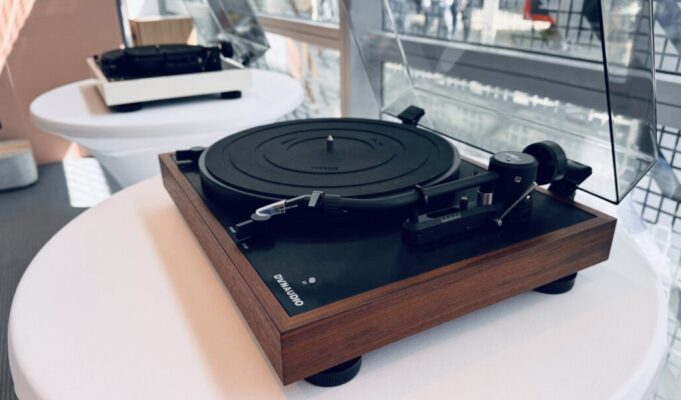 Dynaudio ra mắt mẫu mâm đĩa than đầu tiên kết hợp cùng Thorens