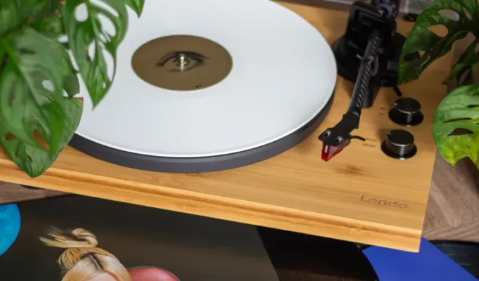 Lenco ra mắt máy phát nhạc bằng tre thân thiện với môi trường, tích hợp tính năng bluetooth