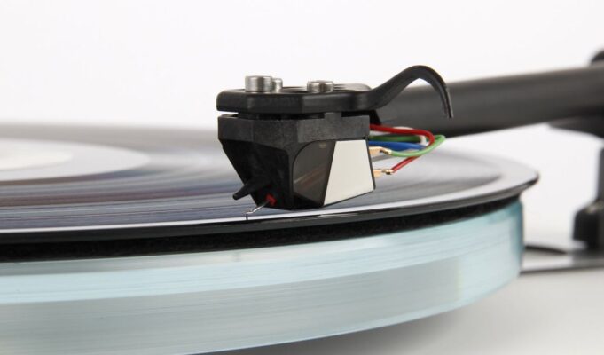 Rega công bố đầu kim cartridge MM nam châm Neodymium đầu tiên trên thế giới