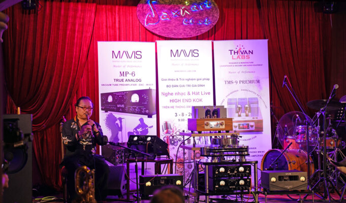 Nghe nghệ sĩ Trần Mạnh Tuấn thổi saxophone trên dàn thiết bị MAVIS