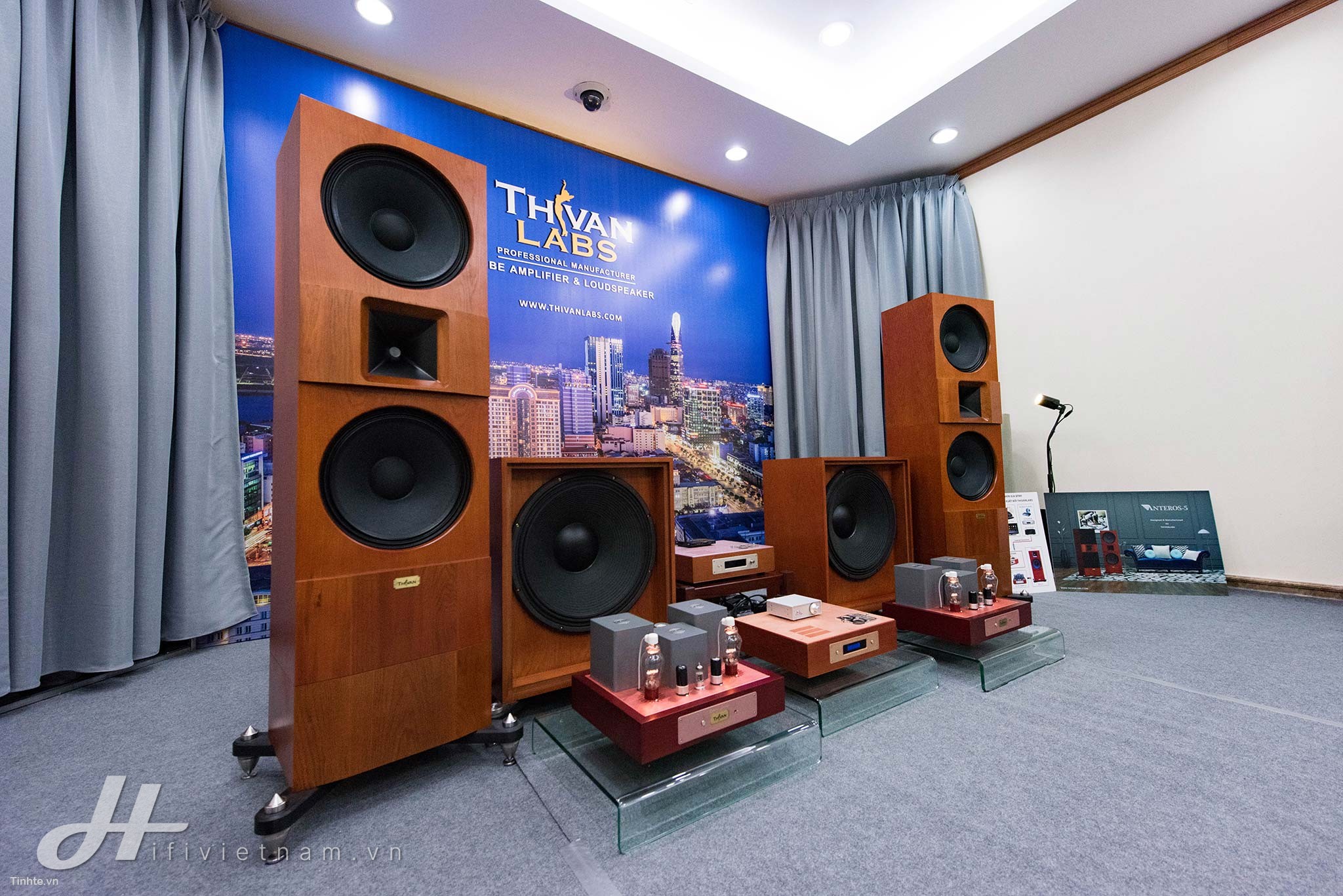 Đang tải AV_Show_2017_Tinhte_62.jpg…