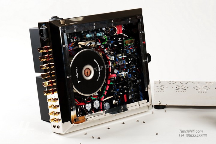 Ampli Audio Hungary Qualiton A50i ben trong tapchihifi