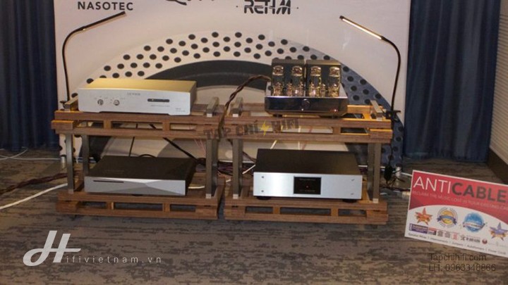 Ampli Audio Hungary Qualiton A50i trong bo dan tapchihifi