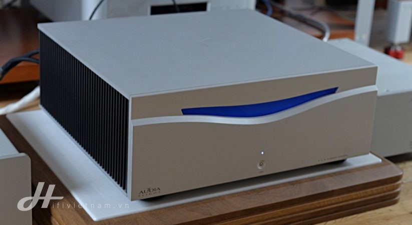 Stereo power ampli Audia Flight FLS4 – Chất âm Ý và phong cách Ý