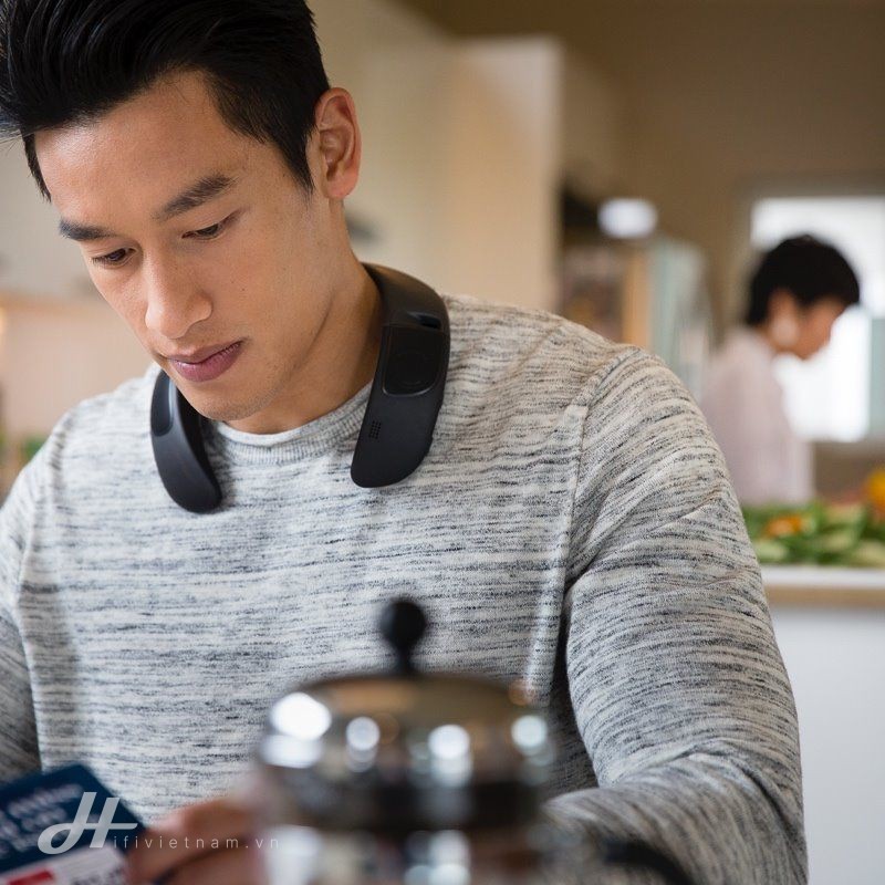 Bose ra mắt loa đeo vai SoundWear Companion, giá 7,99 triệu đồng