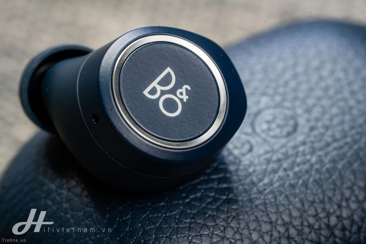 Review Beoplay E8 2.0, hộp sạc không dây, cổng USB-C, pin 20 tiếng, đắt vẫn xắt ra miếng