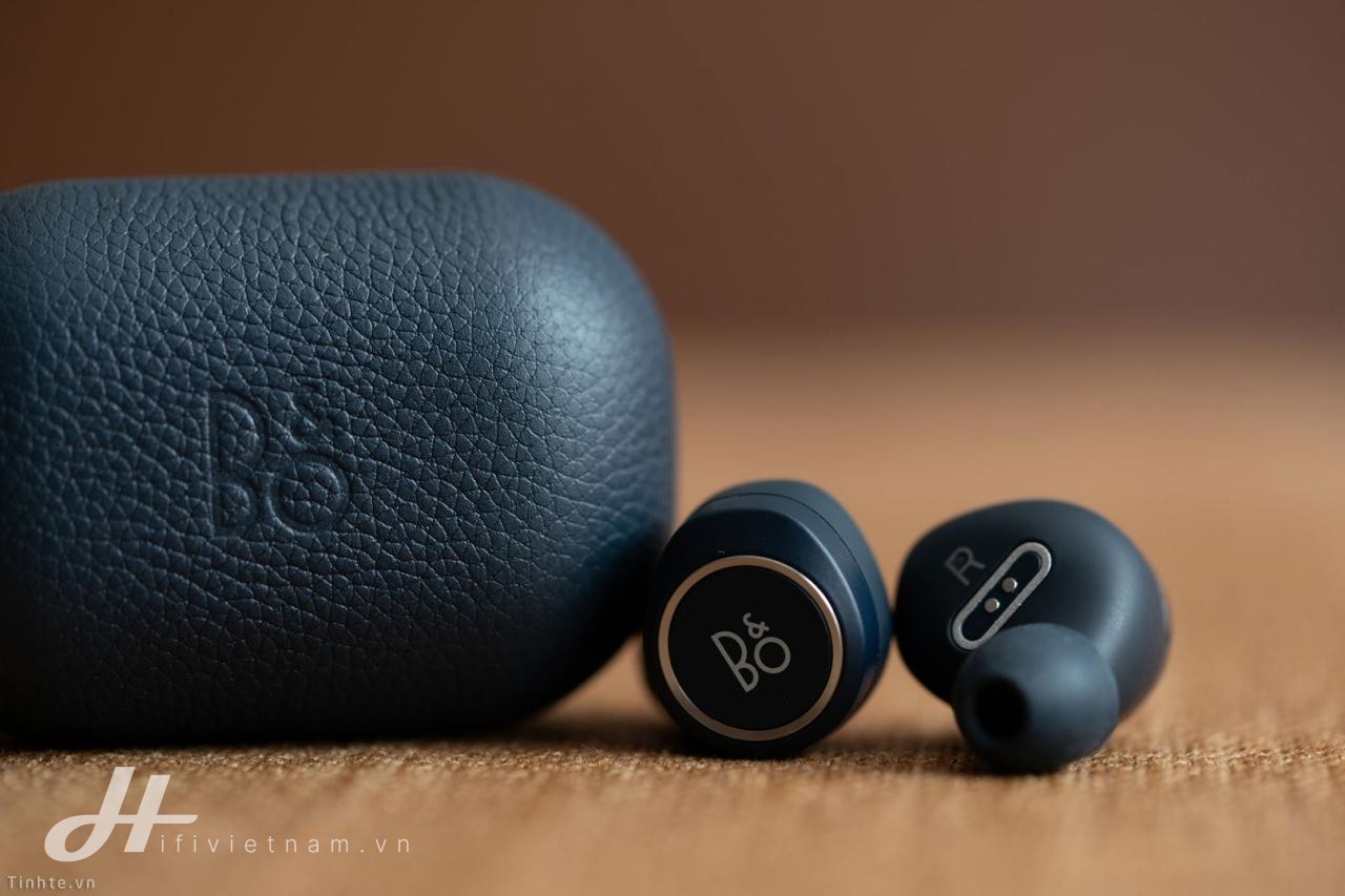 Review Beoplay E8 2.0, hộp sạc không dây, cổng USB-C, pin 20 tiếng, đắt vẫn xắt ra miếng