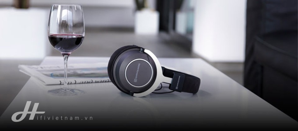 Monospace_Beyerdynamic_Amiron_Wireless.jpg