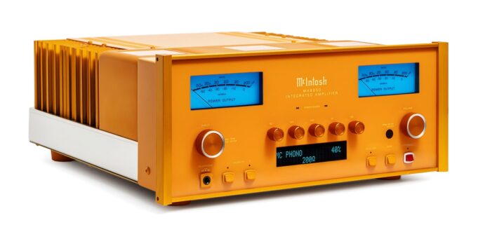 Ampli McIntosh màu cam độc bản hợp tác cùng Virgil Abloh tại Paris Fashion Week 2025