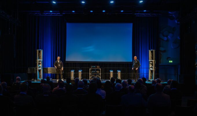 Audio Group Denmark ra mắt flagship triệu euro Børresen M8 Gold Signature và Aavik M-880